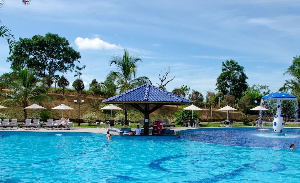 Colonial Plaza Hotel ปินดามอญญานกาบา ภายนอก รูปภาพ