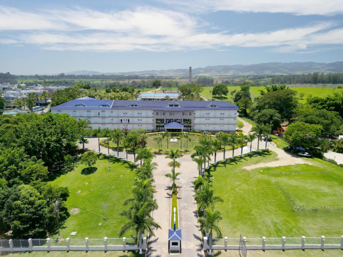 Colonial Plaza Hotel ปินดามอญญานกาบา ภายนอก รูปภาพ
