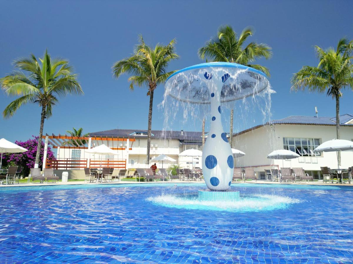 Colonial Plaza Hotel ปินดามอญญานกาบา ภายนอก รูปภาพ