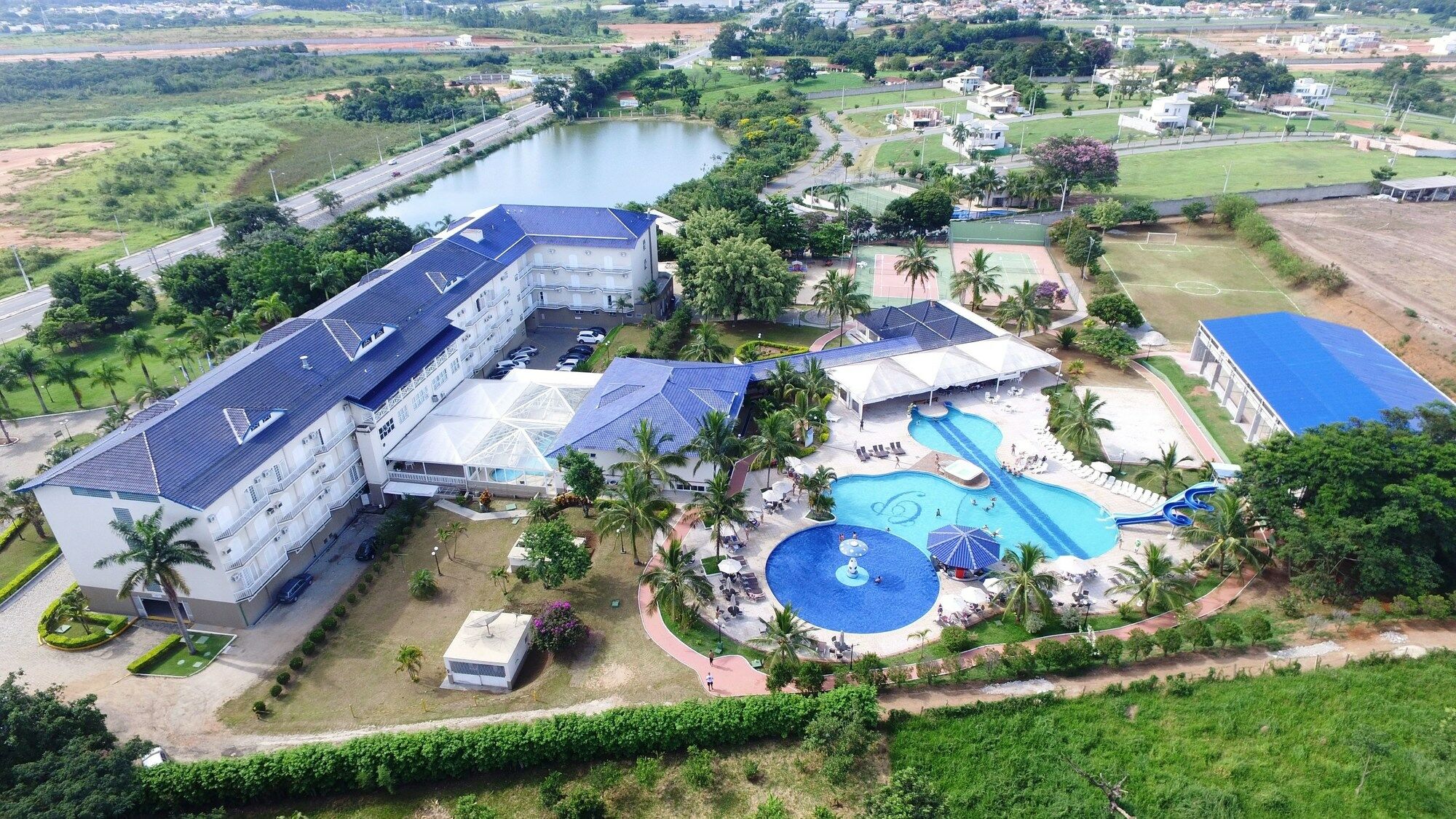 Colonial Plaza Hotel ปินดามอญญานกาบา ภายนอก รูปภาพ