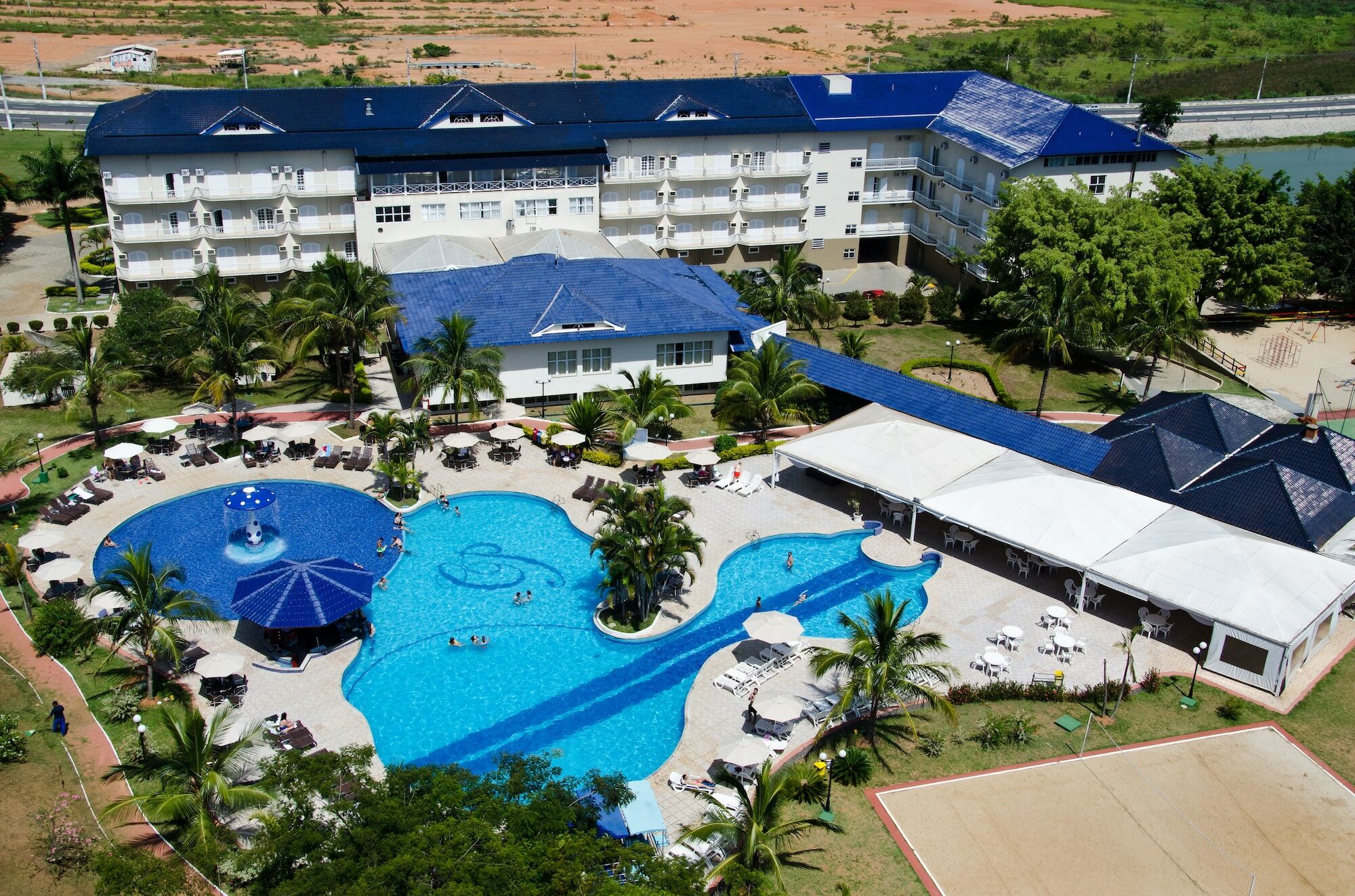 Colonial Plaza Hotel ปินดามอญญานกาบา ภายนอก รูปภาพ