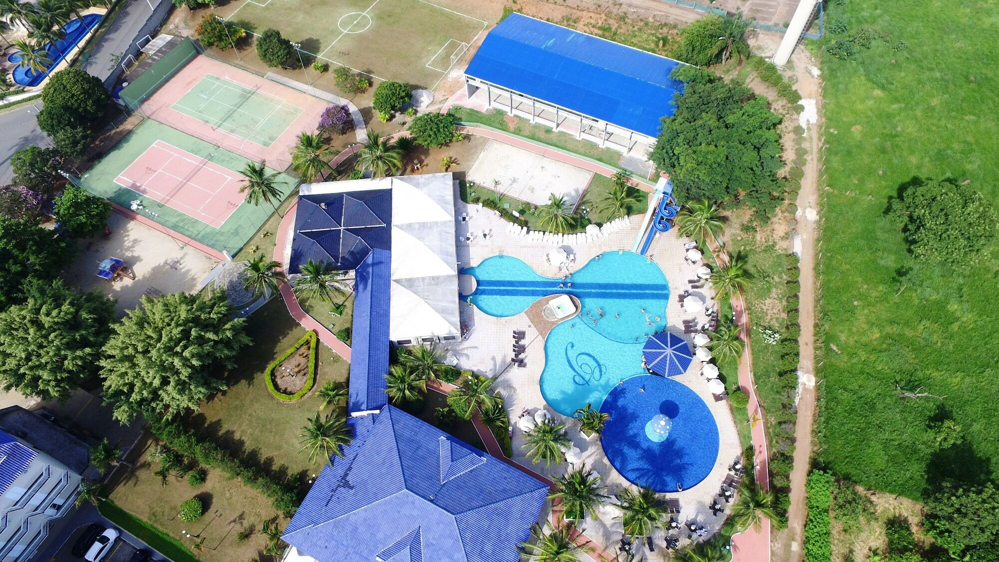 Colonial Plaza Hotel ปินดามอญญานกาบา ภายนอก รูปภาพ