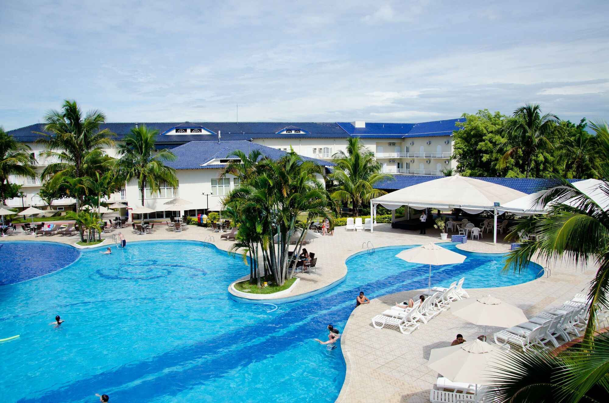 Colonial Plaza Hotel ปินดามอญญานกาบา ภายนอก รูปภาพ